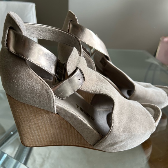 Tsubo wedge sandals, never been worn, cool and classy, size 9.5 - Picture 1 of 4